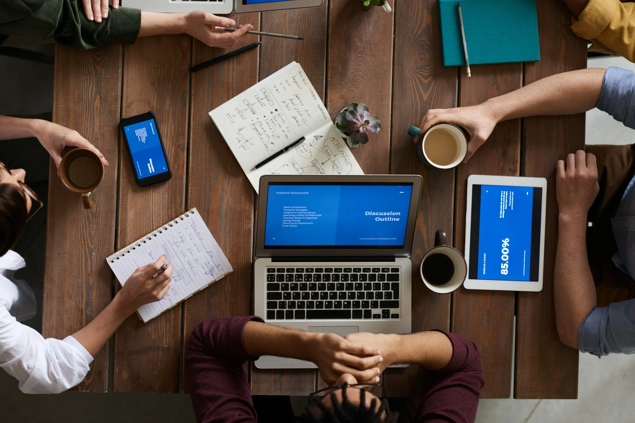Zusammenarbeit im Team von KASPAREK MEDIA